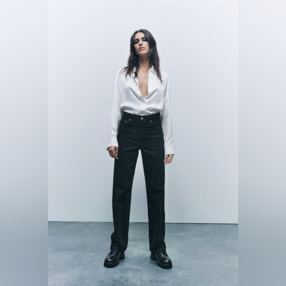 (SOLD)ZARA STRAIGHT CUT MID RISE RHINESTONE JEANS ZW COLLECTION